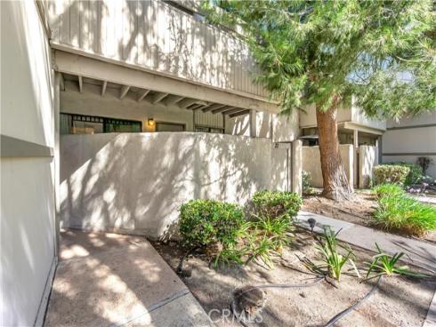 3054 Associated 22 , Fullerton, CA