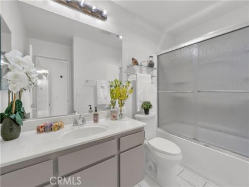 3054 Associated 22 , Fullerton, CA
