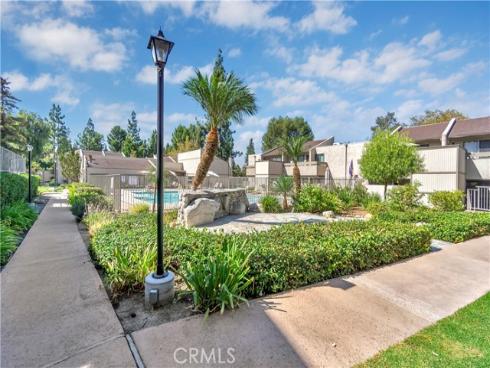 3054 Associated 22 , Fullerton, CA