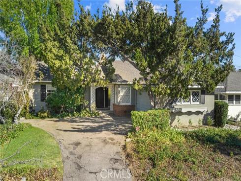 1056 Cerritos