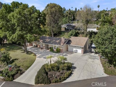 3201 Lakeknoll Drive, Fullerton, CA