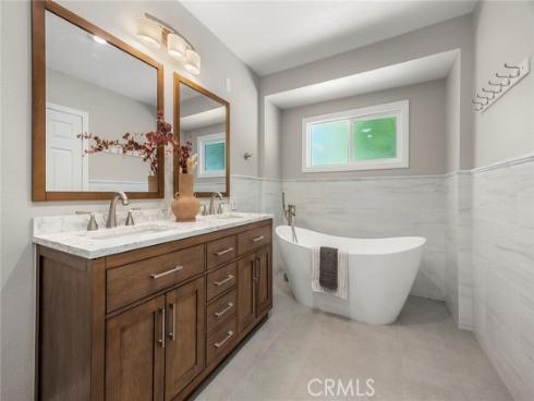 3201 Lakeknoll Drive, Fullerton, CA