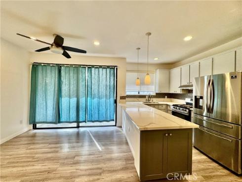 10580 Lakeside Drive E