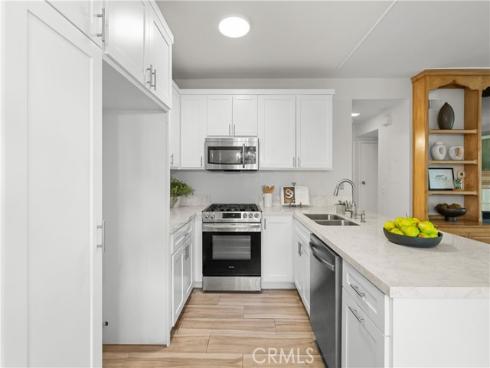 10521  Lakeside  I  Drive, Garden Grove, CA