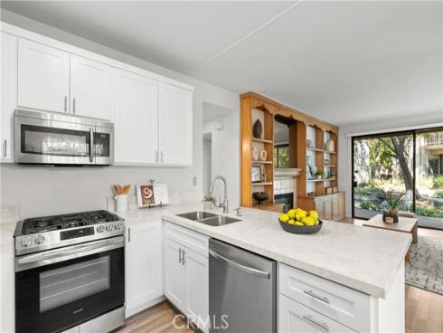 10521  Lakeside  I  Drive, Garden Grove, CA