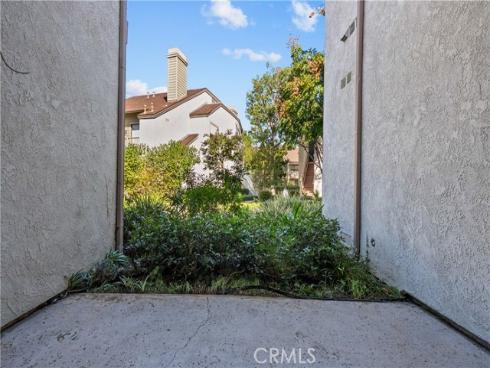 10521  Lakeside  I  Drive, Garden Grove, CA