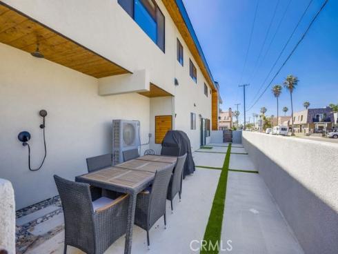 228  20th   Street, Huntington Beach, CA