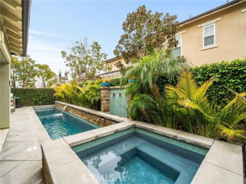 17495  Oakbluffs   Lane, Huntington Beach, CA