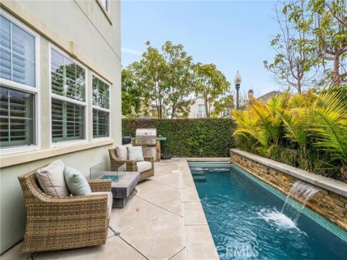 17495  Oakbluffs   Lane, Huntington Beach, CA