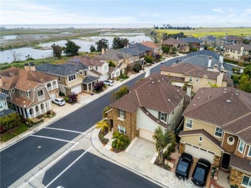 17495  Oakbluffs   Lane, Huntington Beach, CA