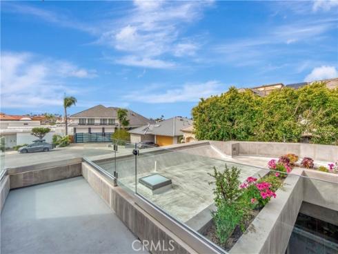 3342  Bounty   Circle, Huntington Beach, CA