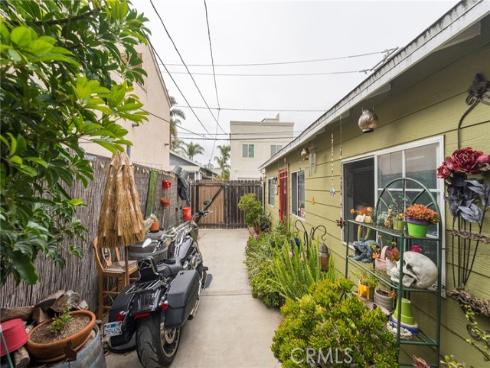 209  Detroit   Avenue, Huntington Beach, CA