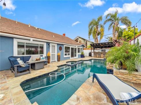 5522  Mossvale   Circle, Huntington Beach, CA