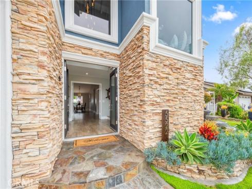 5522  Mossvale   Circle, Huntington Beach, CA