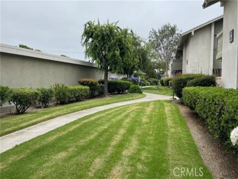 8633  Portola  16E  Court, Huntington Beach, CA