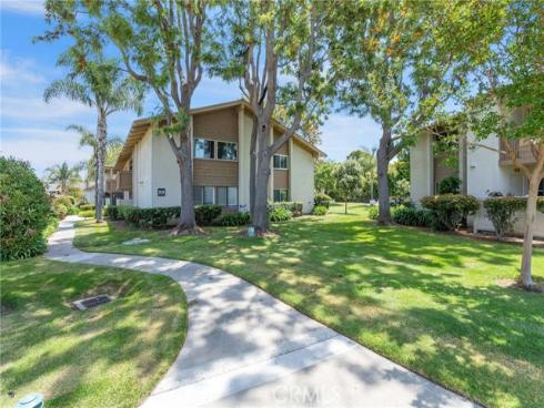 8877  Lauderdale  212H  Court, Huntington Beach, CA