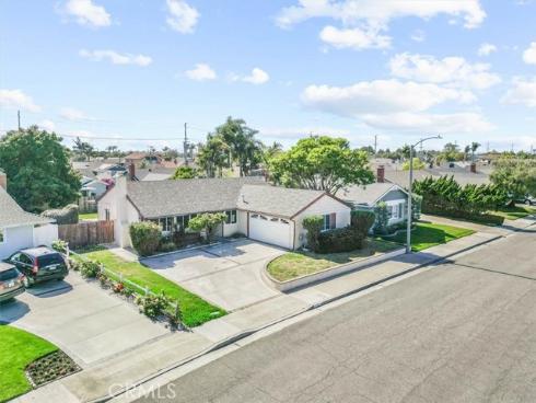 17851  Carranza   Lane, Huntington Beach, CA