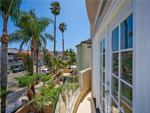 219  6th   Street, Huntington Beach, CA