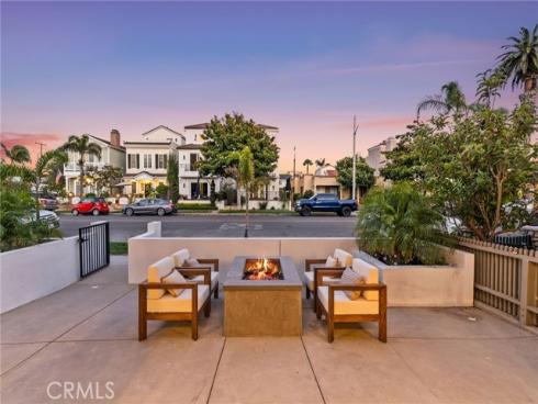 421  9th   Street, Huntington Beach, CA