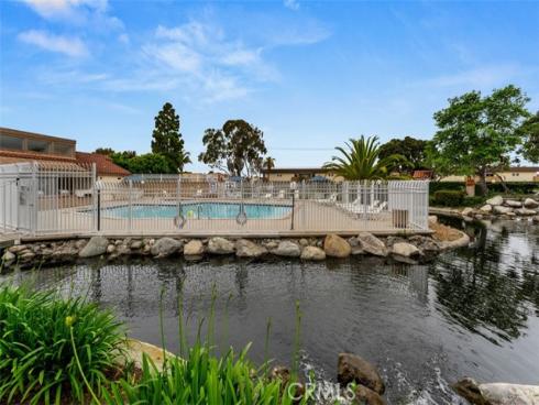 4831  Lago  304  Drive, Huntington Beach, CA