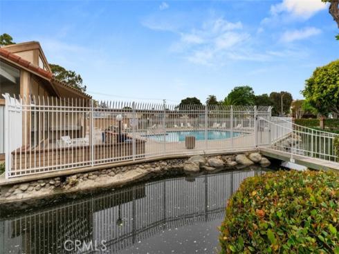 4831  Lago  304  Drive, Huntington Beach, CA