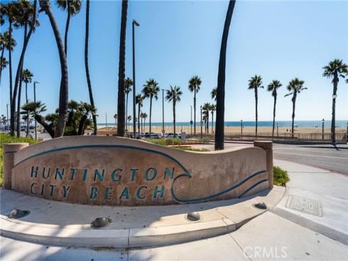 415  Townsquare Lane  306 , Huntington Beach, CA