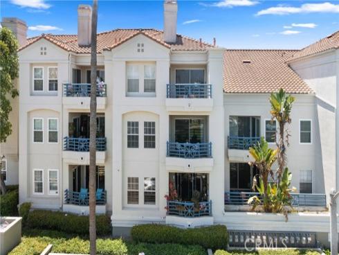 415  Townsquare  212 , Huntington Beach, CA