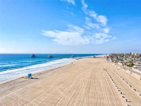 200  Pacific Coast  323  Highway, Huntington Beach, CA