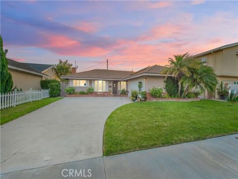 15741  Aulnay   Lane, Huntington Beach, CA