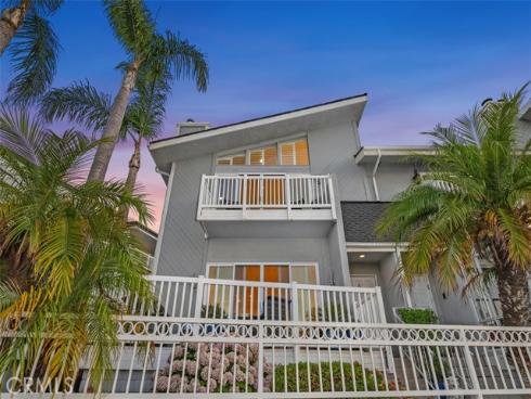 2861  Coast  A  Circle, Huntington Beach, CA