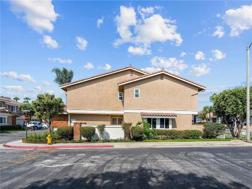 7841  Seabreeze   Drive, Huntington Beach, CA