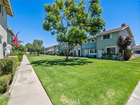 9867  Continental   Drive, Huntington Beach, CA