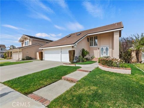 18207  Leaf   Circle, Huntington Beach, CA