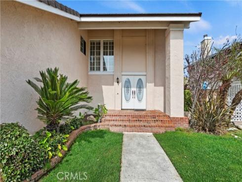 18207  Leaf   Circle, Huntington Beach, CA