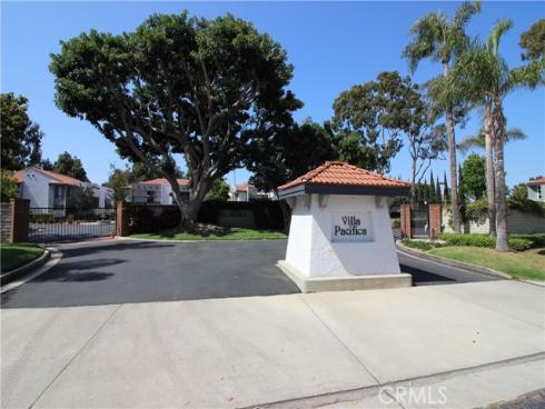 215  Wichita  606  Avenue, Huntington Beach, CA