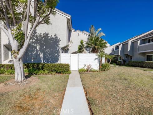 8146  Lindenwood  47  Drive, Huntington Beach, CA