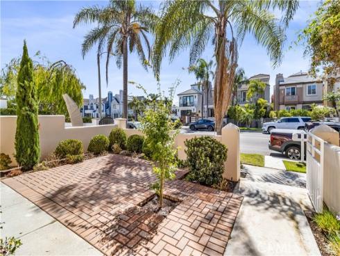 523  21st   Street, Huntington Beach, CA