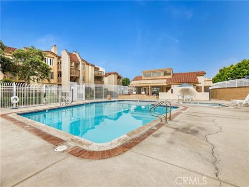 4861  Lago  304  Drive, Huntington Beach, CA