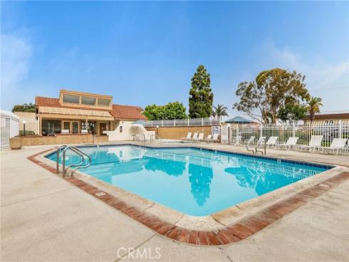 4861  Lago  304  Drive, Huntington Beach, CA