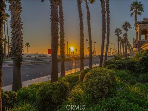 1900  Pacific Coast  4 , Huntington Beach, CA