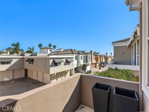 316  Goldenwest St  , Huntington Beach, CA