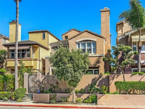 316  Goldenwest St  , Huntington Beach, CA