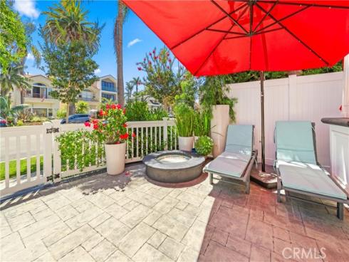 511  7th   Street, Huntington Beach, CA