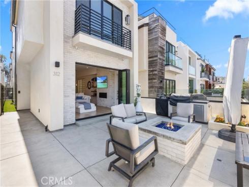 312  3rd   Street, Huntington Beach, CA