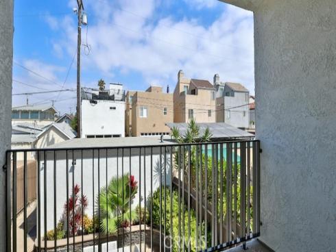 203  Frankfort   Avenue, Huntington Beach, CA