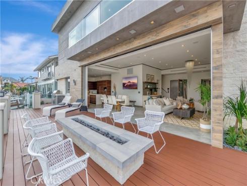 3342  Bounty   Circle, Huntington Beach, CA