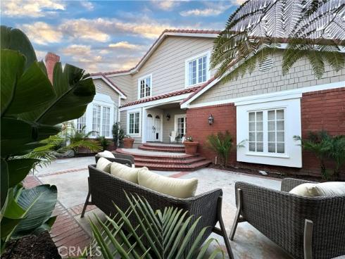 19375  Woodlands   Drive, Huntington Beach, CA