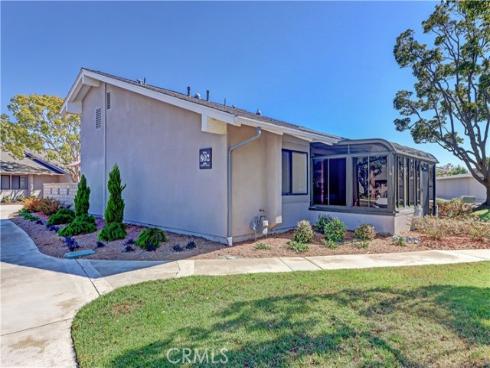 8565  Larkhall  802C  Circle, Huntington Beach, CA