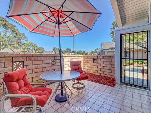 8565  Larkhall  802C  Circle, Huntington Beach, CA