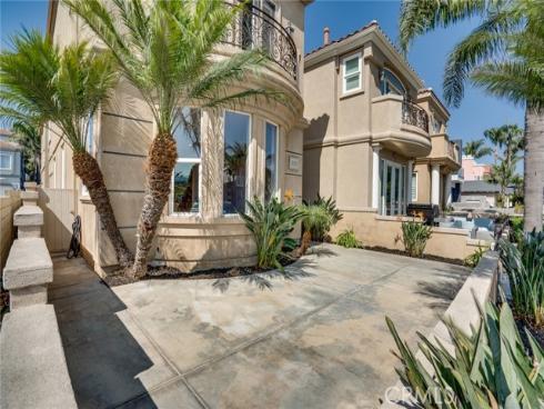 309  8th   Street, Huntington Beach, CA